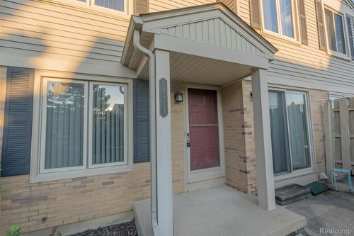 34-44613 New Hampshire Dr, Clinton Township, MI, 48038-1044 | Card Image
