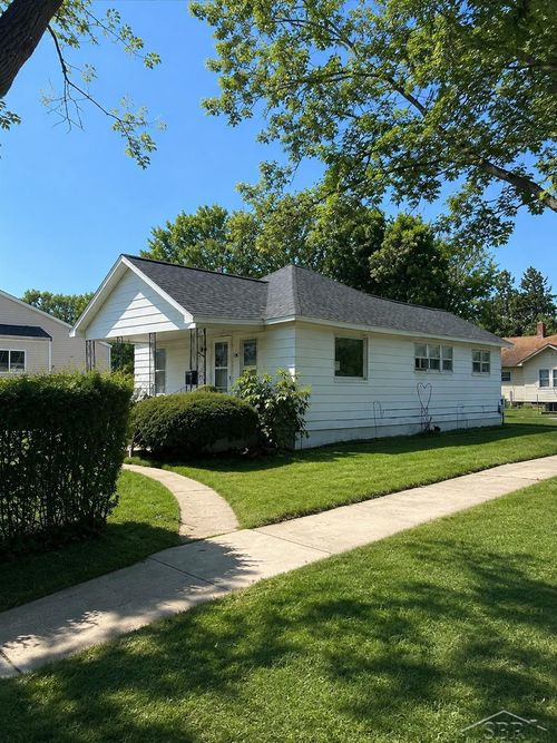 1802 Marquette St, Saginaw, MI, 48602-1737 | Card Image