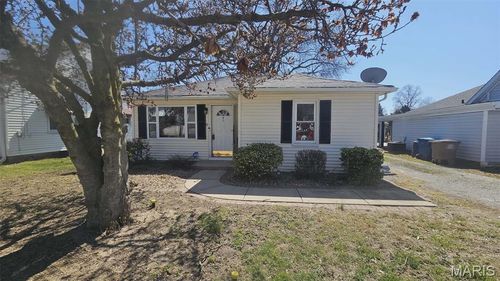 11 E Delmar Ave, Alton, IL, 62002-5903 | Card Image