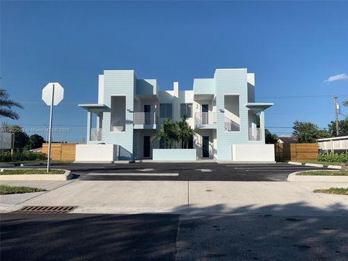 805-805 E 28th St, Hialeah, FL, 33013-3416 | Card Image