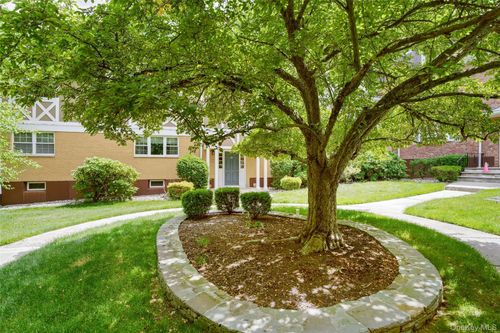 x8-35 Milford Ln, Suffern, NY, 10901-7916 | Card Image