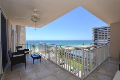 L shaped balcony with direct ocean view | Image 2