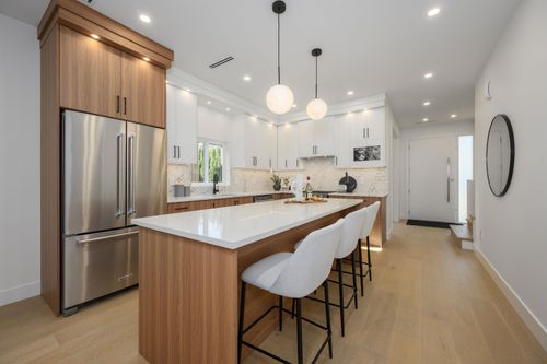 4-6176 Elgin Ave, Burnaby, BC, V5H3S4 | Card Image