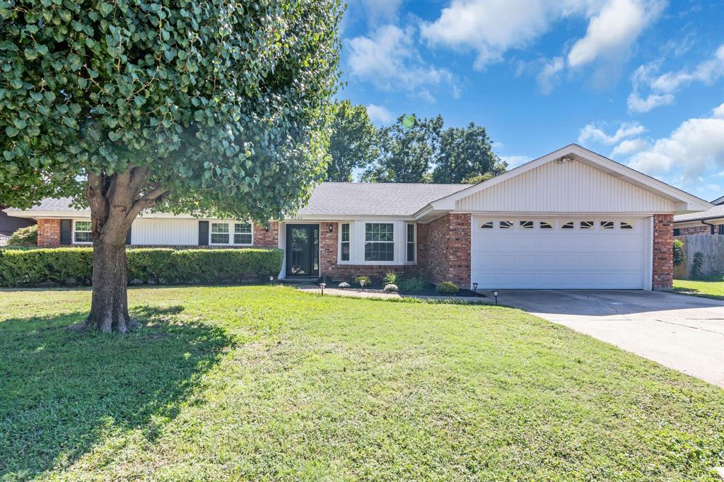 Lola Dr, North Richland Hills, TX 76180