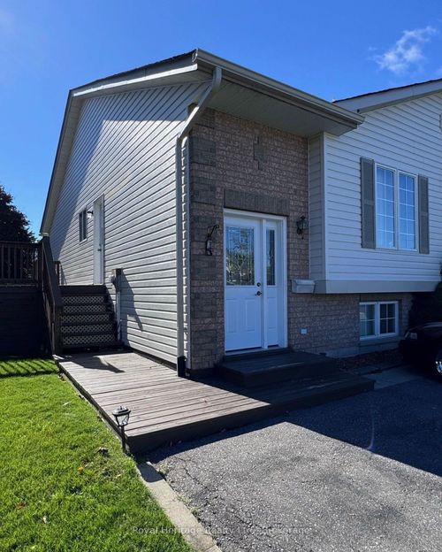 7 Lang Crt, Lindsay, ON, K9V6E5 | Card Image