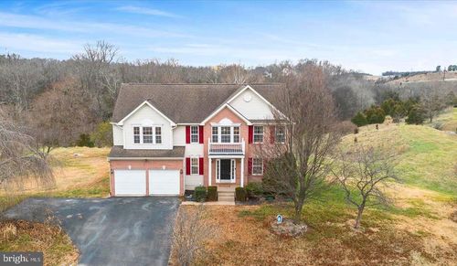 211 Stratus Dr, KEARNEYSVILLE, WV, 25430-2825 | Card Image