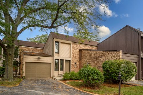 0-2456 Cobblewood Dr, Northbrook, IL, 60062-7636 | Card Image