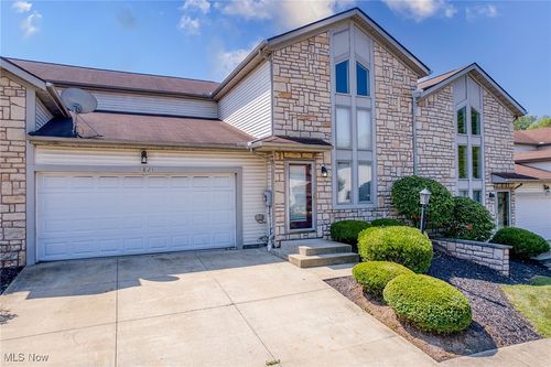 1821 Stone Manor Cir, Brunswick, OH, 44212-4830 | Card Image