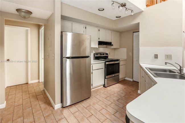 0 - 444 Se 14th St, Townhouse with 2 bedrooms, 2 bathrooms and null parking in Dania Beach FL | Image 14