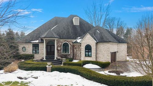 5748 Brookside Ln, Washington Township, MI, 48094-2687 | Card Image