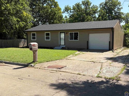 2608 Se Iowa Ave, Topeka, KS, 66605-1622 | Card Image