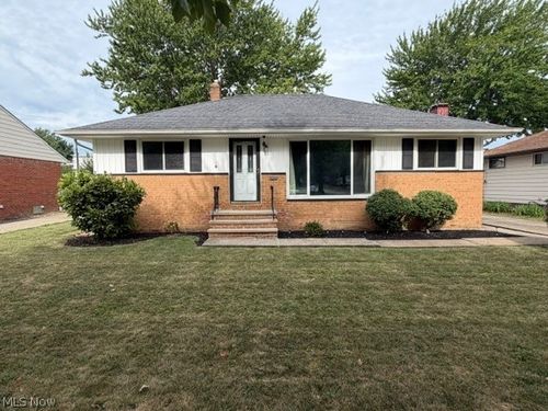 6982 Maplewood Rd, Parma Heights, OH, 44130-3720 | Card Image