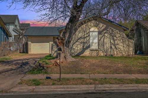 2302 Rockridge Dr, Austin, TX, 78744-5032 | Card Image