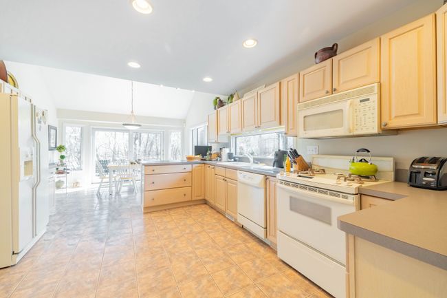 8555 Island Blvd, House other with 4 bedrooms, 3 bathrooms and null parking in Grosse Ile MI | Image 14