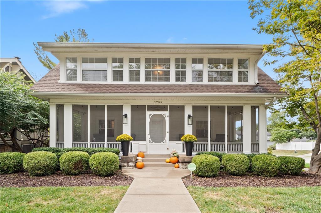 Mcgee St, Kansas City, MO 64113