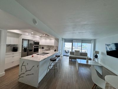 708 - 2655 Collins Ave, Condo with 2 bedrooms, 1 bathrooms and null parking in Miami Beach FL | Image 3