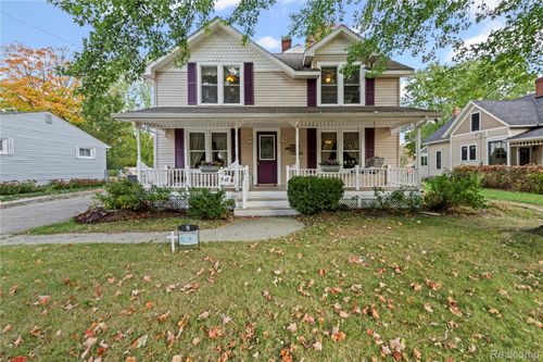 8 Hovey St, Oxford, MI, 48371-4822 | Card Image