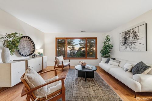 8440 Skyline Blvd, Oakland, CA, 94611-1544 | Card Image