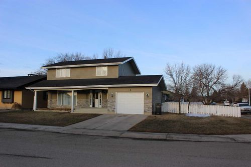 418 7 Street, Home with 4 bedrooms, 2 bathrooms and 3 parking in Picture Butte AB | Card Image