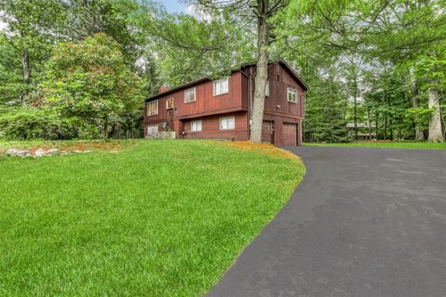 33 Balmoral Dr, Chestnut Ridge, NY, 10977-6914 | Card Image