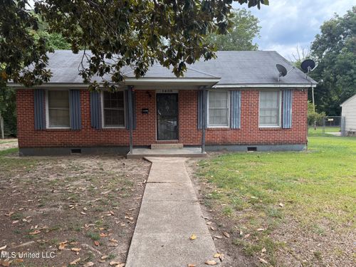 1438 W Ollie Cir, Greenville, MS, 38703-7205 | Card Image
