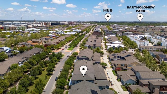 And with restaurants, grocery stores, and public transportation nearby, it’s easy to see why this location is a local favorite | Image 38