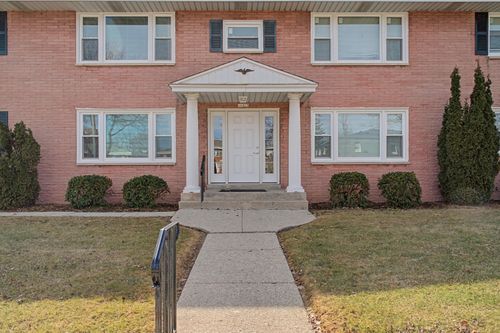11817 W North Ave, Wauwatosa, WI, 53226-2029 | Card Image