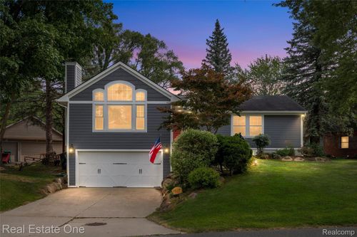 1045 Clara St, Commerce Township, MI, 48390-1023 | Card Image