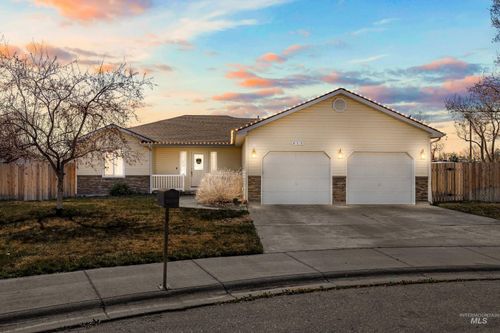 215 Ne Rosa Ct, Mountain Home, ID, 83647-3798 | Card Image