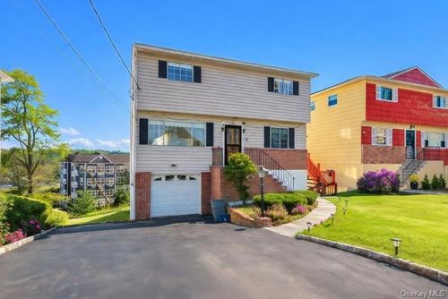 65 Skymeadow Pl, Elmsford, NY, 10523-3405 | Card Image