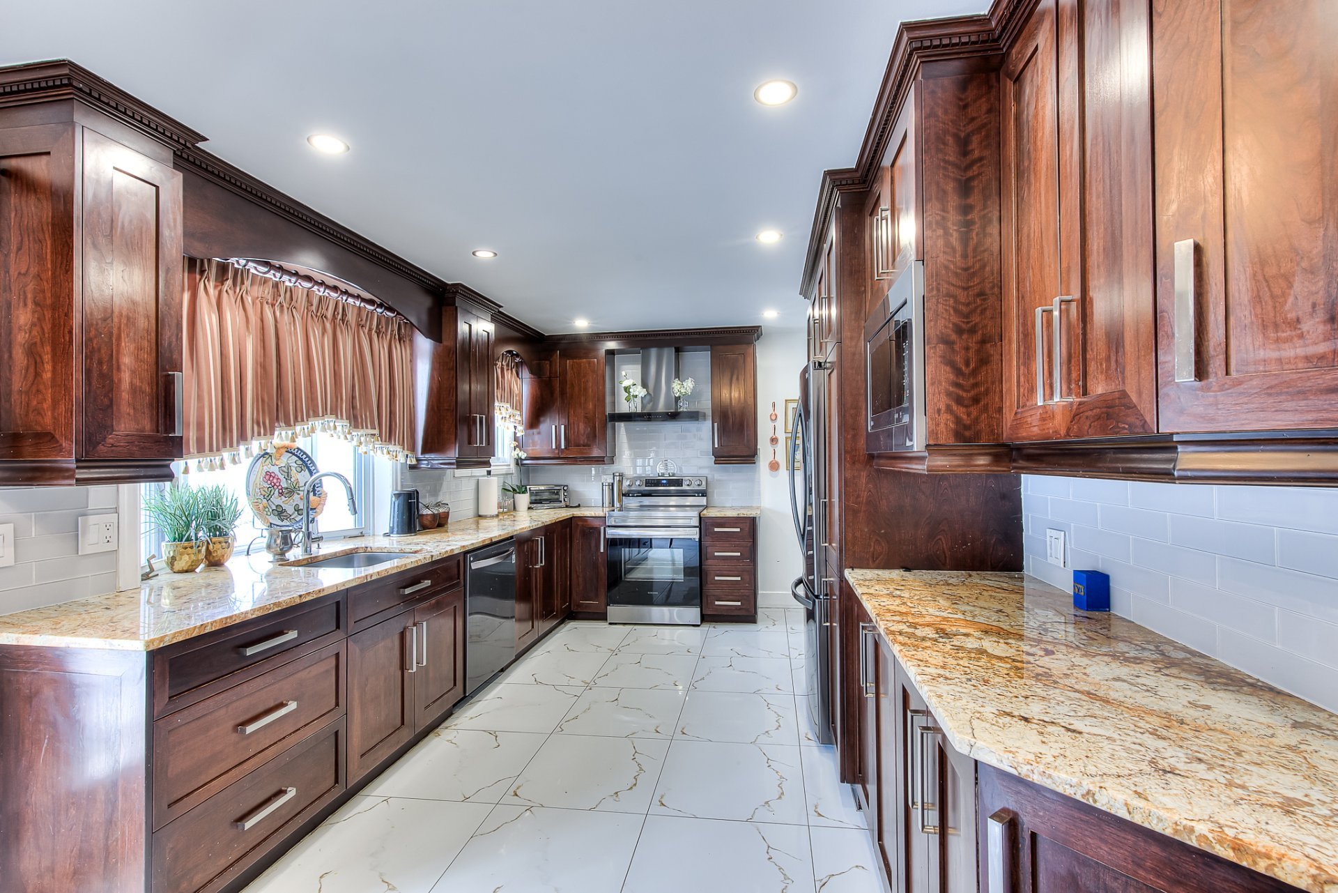 Residential in Dollard-Des-Ormeaux 2