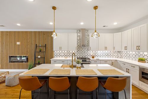 1618 11th Ave N, Nashville, TN, 37208-2006 | Card Image