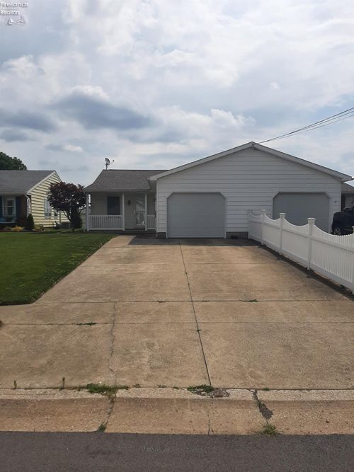 326 Brinker St, Bellevue, OH, 44811-1507 | Card Image