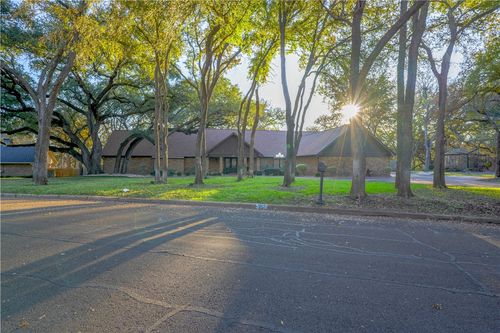 302 Leafy Hollow Lane, McGregor, TX, 76657 | Card Image