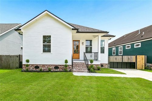 129 Seal Dr, Arabi, LA, 70032-2157 | Card Image