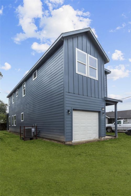 8127 Hoffman St, Houston, TX, 77016-5927 | Card Image