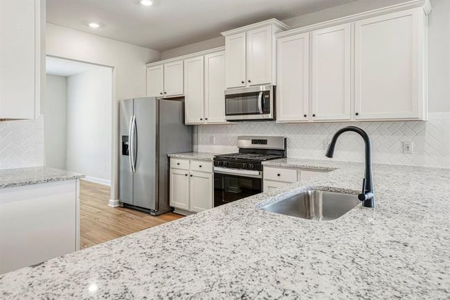 15679 Honey Cove Dr, House other with 3 bedrooms, 2 bathrooms and 2 parking in Conroe TX | Image 5