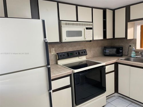 apt-106-300 Nw 107th Ave, Miami, FL, 33172-3870 | Card Image
