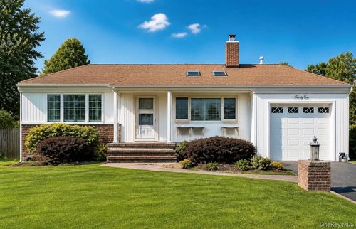 21 Gary Road, Oyster Bay, NY, 11791 | Card Image