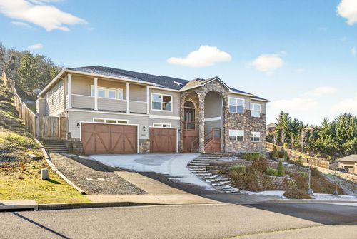 4642 Hathaway Drive Drive, Medford, OR, 97504 | Card Image