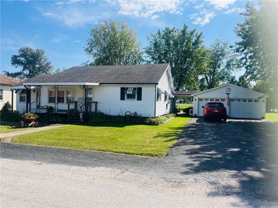 207 W 8th Street, House other with 4 bedrooms, 2 bathrooms and null parking in St Elmo IL | Image 2