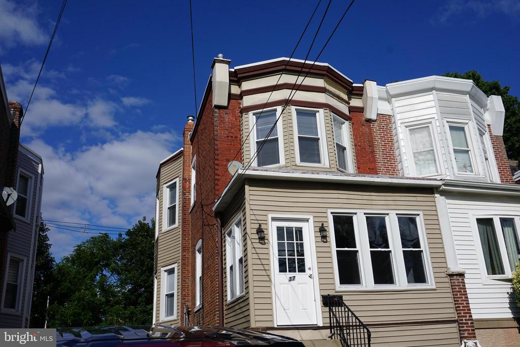 Walnut St, Clifton Heights, PA 19018