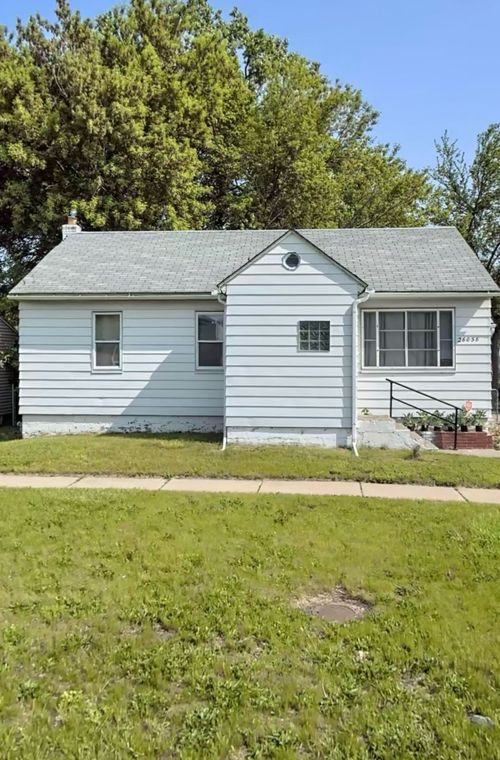 26038 Eureka Rd, Taylor, MI, 48180-4921 | Card Image