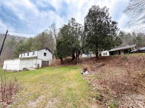 658 Upper Hanging Rock Rd, Spruce Pine, NC, 28777-5317 | Card Image
