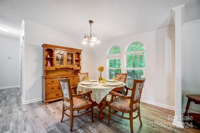 The dining area is easily accessible from the kitchen. | Image 10