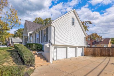 10231 Gillette Street, House other with 5 bedrooms, 3 bathrooms and null parking in Lenexa KS | Image 2