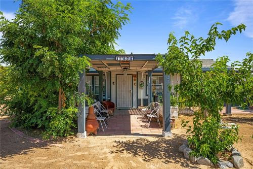 11676 Acanthus, Phelan, CA, 92371 | Card Image