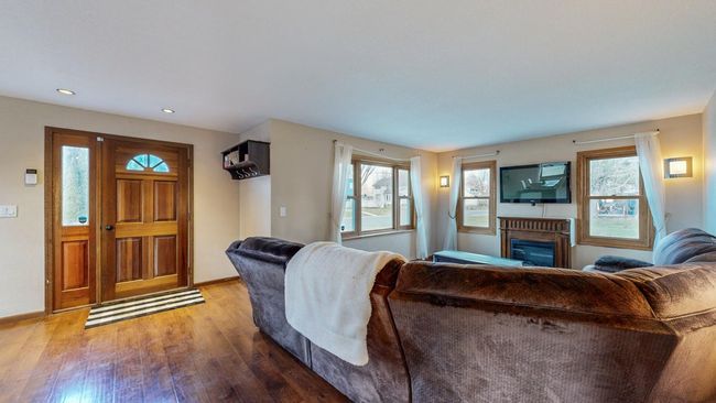 Living Room | Image 18