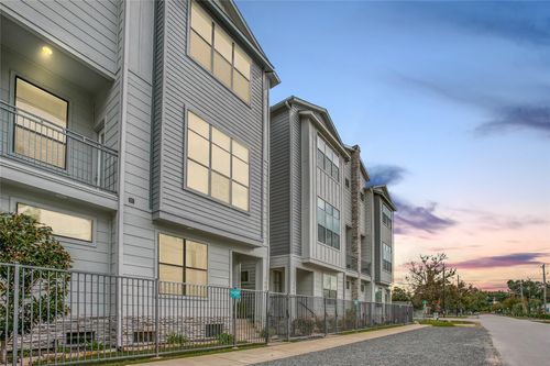 1508 Beall St, Houston, TX, 77008-3444 | Card Image