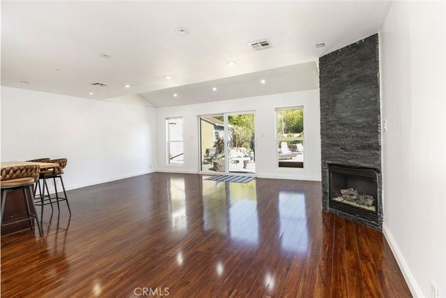 20355 Mobile St, House other with 3 bedrooms, 2 bathrooms and null parking in Winnetka CA | Image 6
